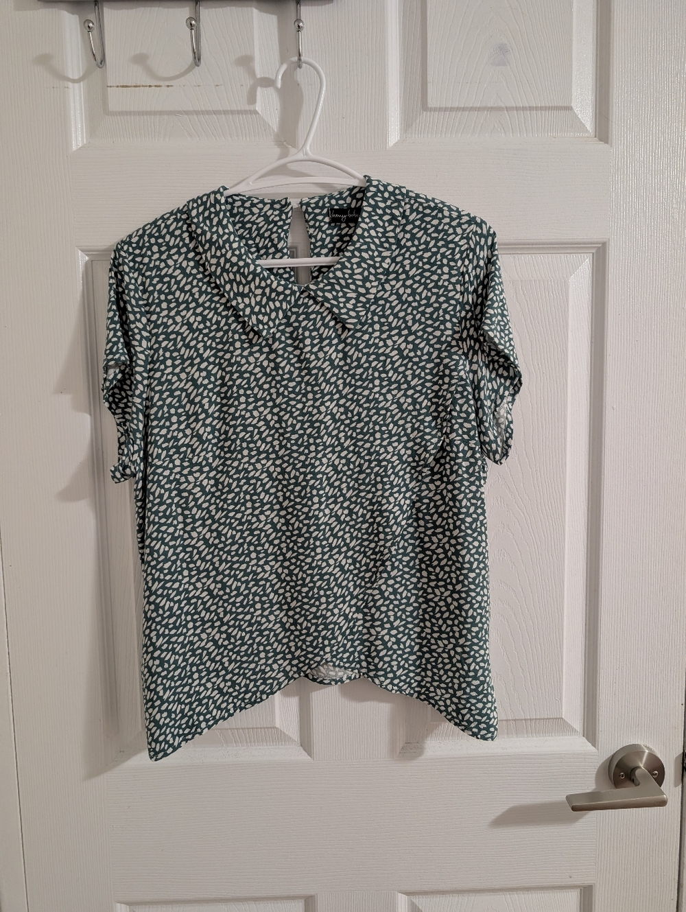 Cherry Bobin NWOT Green White Abstract Print Rayon Peter Pan Collar Top - L